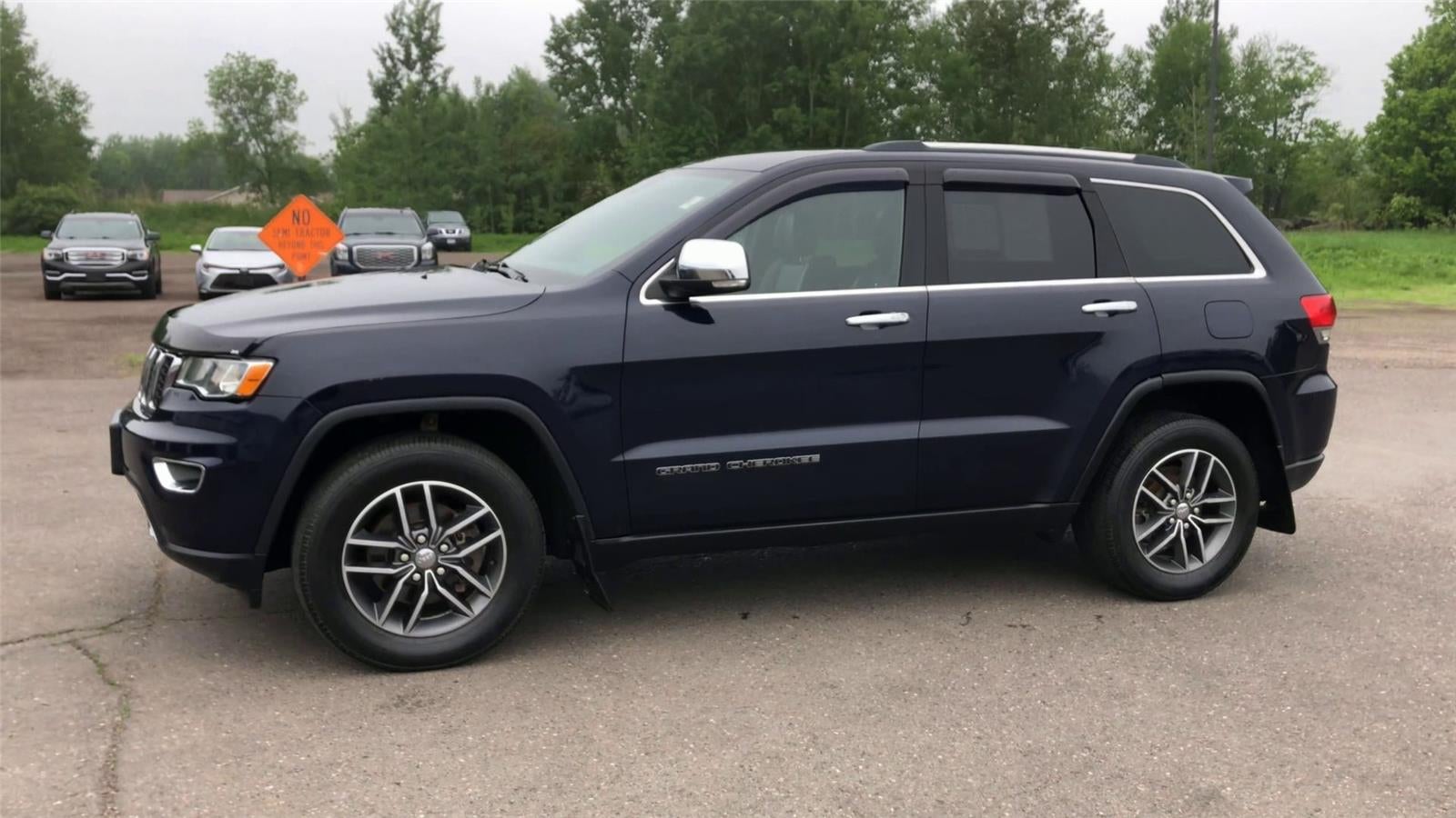 2018 Jeep Grand Cherokee — interior view